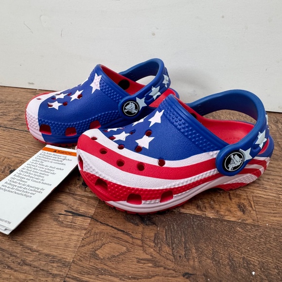 NWT Crocs American Flag Clog Toddler Size 6 Red White Blue - Picture 2 of 5